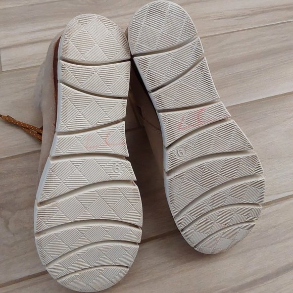 Diba True Beige Suede Platform Wedge Lace Up Ankle Bootie Flats.   Size 9M - Picture 5 of 5